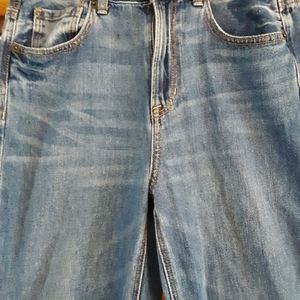 American Eagle MOM JEAN